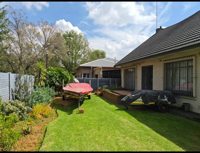 3 BEDROOM HOUSE FOR SALE IN BRENTHURST